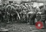 Immagine di La sepoltura di ultimo guscio tedesco Francia, 1918, secondo 50 filmato di repertorio 65675065320