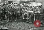 Immagine di La sepoltura di ultimo guscio tedesco Francia, 1918, secondo 53 filmato di repertorio 65675065320