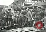 Immagine di Le truppe degli Stati Uniti celebra armistizio nel 1918 Remoiville Francia, 1918, secondo 16 filmato di repertorio 65675065321