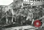 Immagine di Le truppe degli Stati Uniti celebra armistizio nel 1918 Remoiville Francia, 1918, secondo 19 filmato di repertorio 65675065321