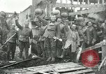 Immagine di Le truppe degli Stati Uniti celebra armistizio nel 1918 Remoiville Francia, 1918, secondo 27 filmato di repertorio 65675065321