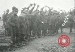 Immagine di Le truppe degli Stati Uniti celebra armistizio nel 1918 Remoiville Francia, 1918, secondo 28 filmato di repertorio 65675065321