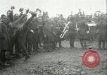 Immagine di Le truppe degli Stati Uniti celebra armistizio nel 1918 Remoiville Francia, 1918, secondo 31 filmato di repertorio 65675065321