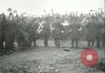 Immagine di Le truppe degli Stati Uniti celebra armistizio nel 1918 Remoiville Francia, 1918, secondo 34 filmato di repertorio 65675065321
