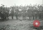 Immagine di Le truppe degli Stati Uniti celebra armistizio nel 1918 Remoiville Francia, 1918, secondo 36 filmato di repertorio 65675065321