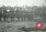 Immagine di Le truppe degli Stati Uniti celebra armistizio nel 1918 Remoiville Francia, 1918, secondo 40 filmato di repertorio 65675065321