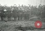 Immagine di Le truppe degli Stati Uniti celebra armistizio nel 1918 Remoiville Francia, 1918, secondo 41 filmato di repertorio 65675065321