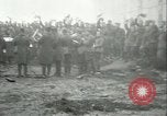 Immagine di Le truppe degli Stati Uniti celebra armistizio nel 1918 Remoiville Francia, 1918, secondo 42 filmato di repertorio 65675065321