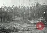 Immagine di Le truppe degli Stati Uniti celebra armistizio nel 1918 Remoiville Francia, 1918, secondo 47 filmato di repertorio 65675065321