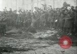 Immagine di Le truppe degli Stati Uniti celebra armistizio nel 1918 Remoiville Francia, 1918, secondo 50 filmato di repertorio 65675065321