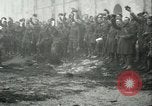 Immagine di Le truppe degli Stati Uniti celebra armistizio nel 1918 Remoiville Francia, 1918, secondo 51 filmato di repertorio 65675065321