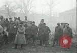 Immagine di Le truppe degli Stati Uniti celebra armistizio nel 1918 Remoiville Francia, 1918, secondo 54 filmato di repertorio 65675065321