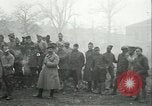 Immagine di Le truppe degli Stati Uniti celebra armistizio nel 1918 Remoiville Francia, 1918, secondo 55 filmato di repertorio 65675065321