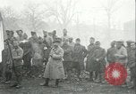Immagine di Le truppe degli Stati Uniti celebra armistizio nel 1918 Remoiville Francia, 1918, secondo 56 filmato di repertorio 65675065321