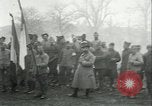 Immagine di Le truppe degli Stati Uniti celebra armistizio nel 1918 Remoiville Francia, 1918, secondo 58 filmato di repertorio 65675065321