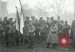 Immagine di Le truppe degli Stati Uniti celebra armistizio nel 1918 Remoiville Francia, 1918, secondo 60 filmato di repertorio 65675065321
