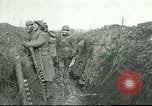 Immagine di Trincee Francia, 1918, secondo 46 filmato di repertorio 65675065333