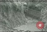 Standbild US Army Brände Französisch 75mm Field Gun Ersten Weltkrieg Beaumont Frankreich, 1918, aus Sekunde 1 historischem Filmmaterial Videoclip 65675065334