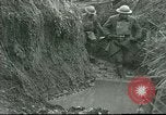 Standbild US Army Brände Französisch 75mm Field Gun Ersten Weltkrieg Beaumont Frankreich, 1918, aus Sekunde 4 historischem Filmmaterial Videoclip 65675065334