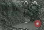 Standbild US Army Brände Französisch 75mm Field Gun Ersten Weltkrieg Beaumont Frankreich, 1918, aus Sekunde 5 historischem Filmmaterial Videoclip 65675065334