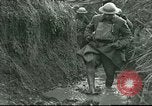 Standbild US Army Brände Französisch 75mm Field Gun Ersten Weltkrieg Beaumont Frankreich, 1918, aus Sekunde 7 historischem Filmmaterial Videoclip 65675065334