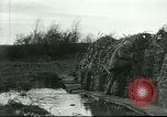 Standbild US Army Brände Französisch 75mm Field Gun Ersten Weltkrieg Beaumont Frankreich, 1918, aus Sekunde 14 historischem Filmmaterial Videoclip 65675065334