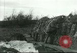 Standbild US Army Brände Französisch 75mm Field Gun Ersten Weltkrieg Beaumont Frankreich, 1918, aus Sekunde 15 historischem Filmmaterial Videoclip 65675065334