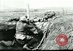 Standbild US Army Brände Französisch 75mm Field Gun Ersten Weltkrieg Beaumont Frankreich, 1918, aus Sekunde 32 historischem Filmmaterial Videoclip 65675065334