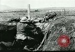 Standbild US Army Brände Französisch 75mm Field Gun Ersten Weltkrieg Beaumont Frankreich, 1918, aus Sekunde 35 historischem Filmmaterial Videoclip 65675065334