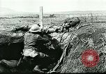 Standbild US Army Brände Französisch 75mm Field Gun Ersten Weltkrieg Beaumont Frankreich, 1918, aus Sekunde 36 historischem Filmmaterial Videoclip 65675065334