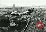 Standbild US Army Brände Französisch 75mm Field Gun Ersten Weltkrieg Beaumont Frankreich, 1918, aus Sekunde 40 historischem Filmmaterial Videoclip 65675065334