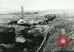 Standbild US Army Brände Französisch 75mm Field Gun Ersten Weltkrieg Beaumont Frankreich, 1918, aus Sekunde 44 historischem Filmmaterial Videoclip 65675065334