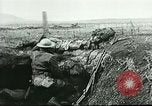 Standbild US Army Brände Französisch 75mm Field Gun Ersten Weltkrieg Beaumont Frankreich, 1918, aus Sekunde 45 historischem Filmmaterial Videoclip 65675065334
