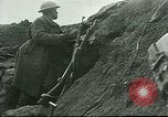 Standbild US Army Brände Französisch 75mm Field Gun Ersten Weltkrieg Beaumont Frankreich, 1918, aus Sekunde 62 historischem Filmmaterial Videoclip 65675065334