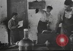 Standbild arme Herstellwerk United States USA, 1918, aus Sekunde 37 historischem Filmmaterial Videoclip 65675065347