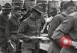 Image ELE GA soldats en ligne mess United States USA, 1917, de la seconde 4 séquences d'archives historiques vidéo 65675065358