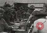 Image ELE GA soldats en ligne mess United States USA, 1917, de la seconde 6 séquences d'archives historiques vidéo 65675065358