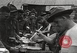 Image ELE GA soldats en ligne mess United States USA, 1917, de la seconde 9 séquences d'archives historiques vidéo 65675065358