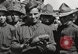 Image ELE GA soldats en ligne mess United States USA, 1917, de la seconde 12 séquences d'archives historiques vidéo 65675065358