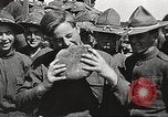 Image ELE GA soldats en ligne mess United States USA, 1917, de la seconde 15 séquences d'archives historiques vidéo 65675065358