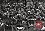 Image ELE GA soldats en ligne mess United States USA, 1917, de la seconde 26 séquences d'archives historiques vidéo 65675065358