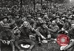 Image ELE GA soldats en ligne mess United States USA, 1917, de la seconde 28 séquences d'archives historiques vidéo 65675065358