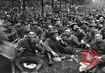 Image ELE GA soldats en ligne mess United States USA, 1917, de la seconde 29 séquences d'archives historiques vidéo 65675065358