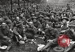 Image ELE GA soldats en ligne mess United States USA, 1917, de la seconde 33 séquences d'archives historiques vidéo 65675065358