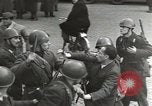 Standbild Generalstreik Rom Italien, 1948, aus Sekunde 62 historischem Filmmaterial Videoclip 65675065370