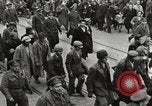 Immagine di Greco prigionieri ribelli Atene GRECIA, 1946, secondo 8 filmato di repertorio 65675065376