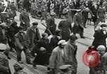 Immagine di Greco prigionieri ribelli Atene GRECIA, 1946, secondo 9 filmato di repertorio 65675065376