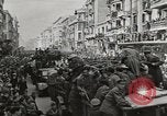 Immagine di Greco prigionieri ribelli Atene GRECIA, 1946, secondo 27 filmato di repertorio 65675065376