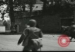 Immagine di Fanteria e serbatoi Mayenne Francia, 1944, secondo 17 filmato di repertorio 65675065388