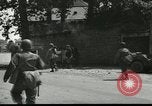 Immagine di Fanteria e serbatoi Mayenne Francia, 1944, secondo 18 filmato di repertorio 65675065388